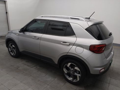 Used 2024 Hyundai Venue SEL FWD image 3