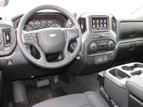 Used 2025 Chevrolet Silverado 1500 Custom image 4
