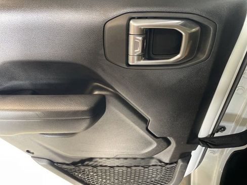 Used 2022 Jeep Wrangler Unlimited Sport AWD/4WD image 35
