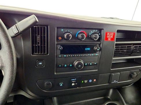 Used 2025 GMC Savana 3500 Extended RWD image 16