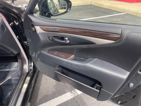 Used 2015 Lexus LS 460 AWD w/ Comfort Package image 9