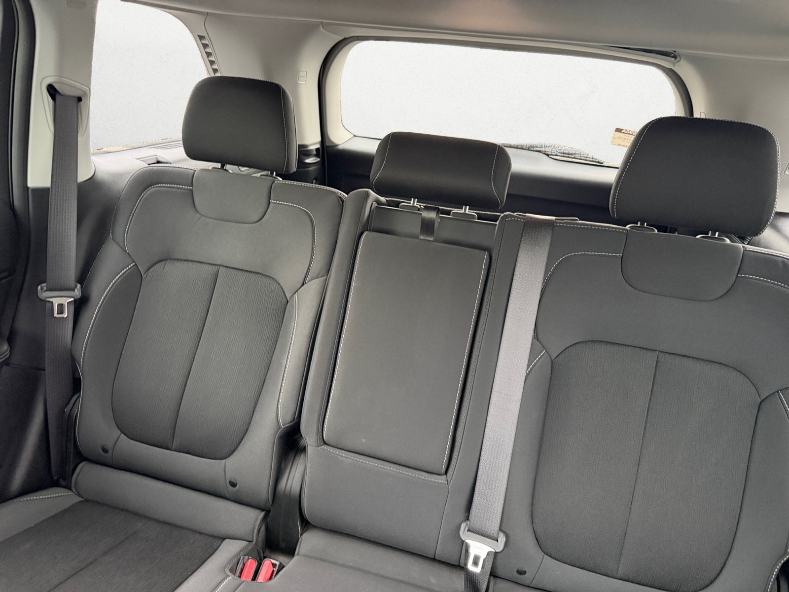 Used 2023 Jeep Grand Cherokee Laredo RWD image 13