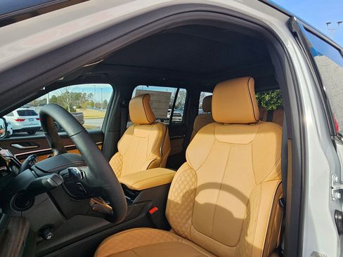 New 2025 Jeep Grand Cherokee Summit w/ Adv Protech Group IV image 20