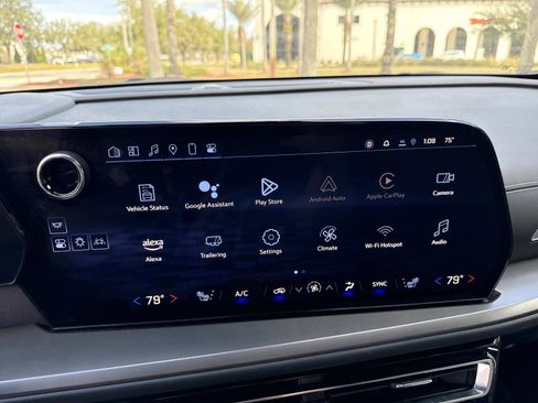 Used 2025 Chevrolet Traverse LT image 25