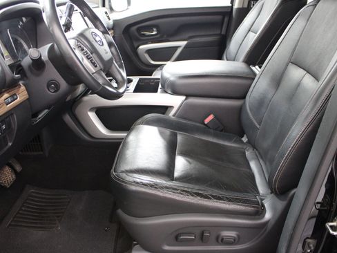 Used 2018 Nissan Titan SL RWD image 5