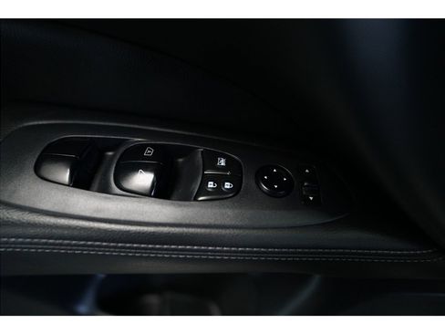 Used 2020 Nissan Pathfinder SL FWD image 17