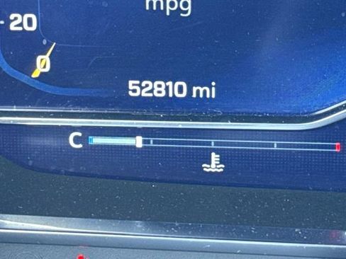 Used 2024 Chevrolet Suburban Premier image 21