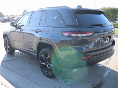 New 2025 Jeep Grand Cherokee Limited w/ Black Appearance Package image 25