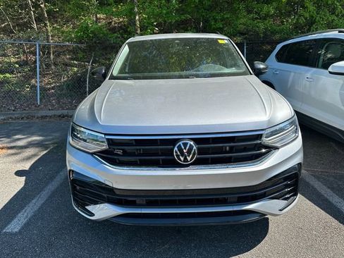 Used 2023 Volkswagen Tiguan SE R-Line image 2