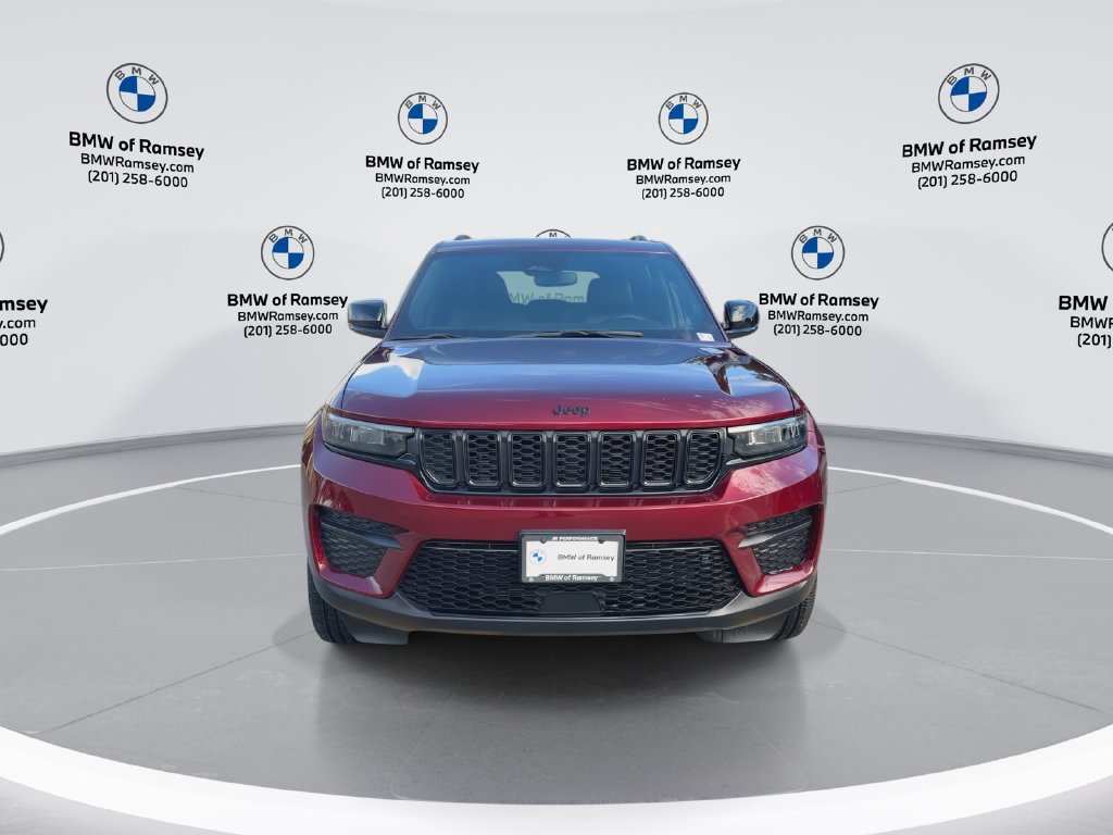 Used 2024 Jeep Grand Cherokee Altitude AWD/4WD image 3