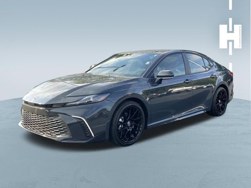Used 2026 Toyota Camry SE FWD image 3