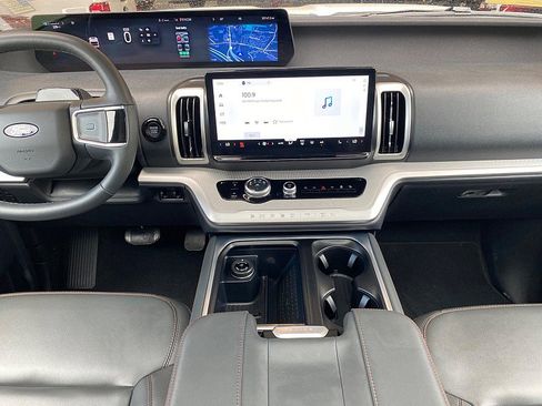 Used 2025 Ford Expedition Active AWD/4WD image 21