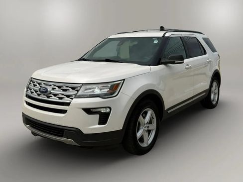 Used 2019 Ford Explorer XLT w/ Equipment Group 202A FWD image 3