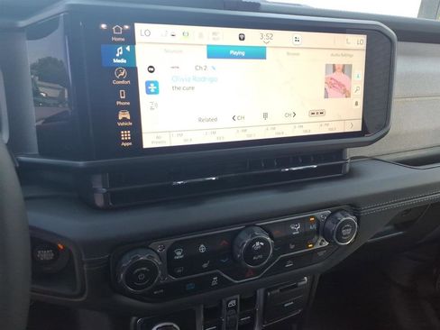 Used 2025 Jeep Wrangler Unlimited Sahara AWD/4WD image 10