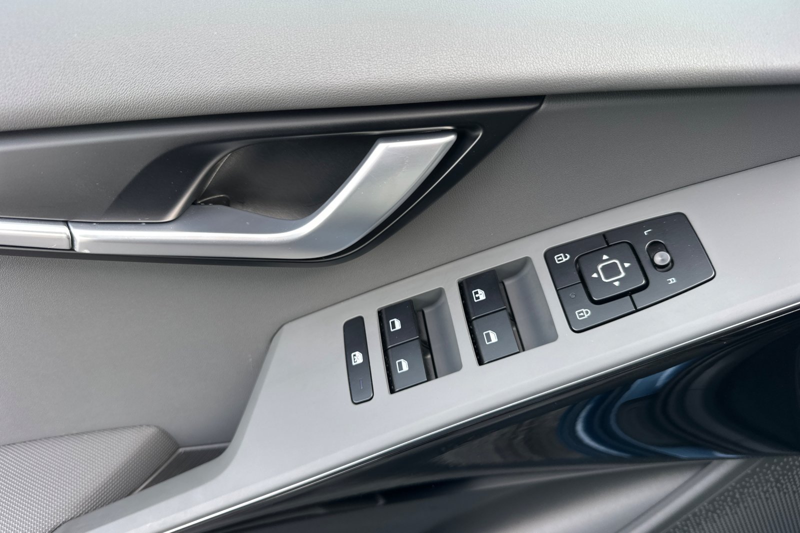 Certified 2026 Kia Niro EX FWD image 13