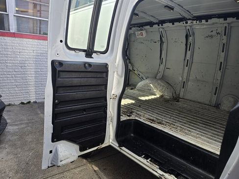 Used 2019 Chevrolet Express 2500 w/ Driver Convenience Package RWD image 13