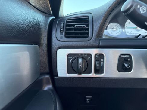 Used 2003 Ford Thunderbird image 29