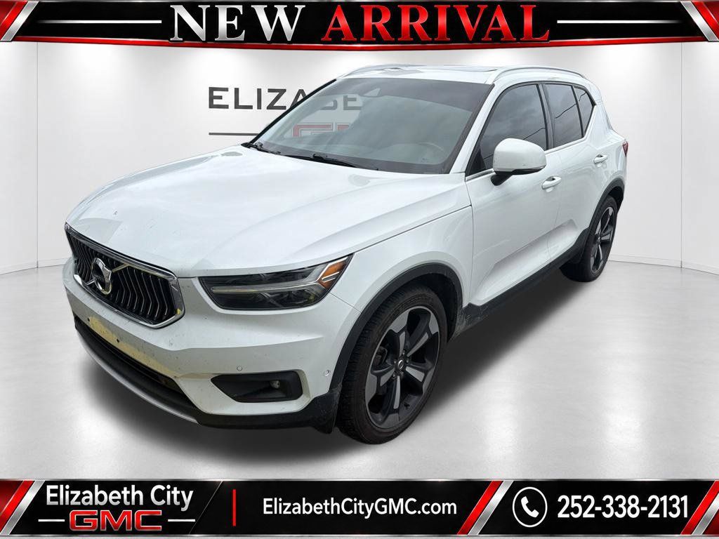 Used 2019 Volvo XC40 T4 Inscription FWD image 1