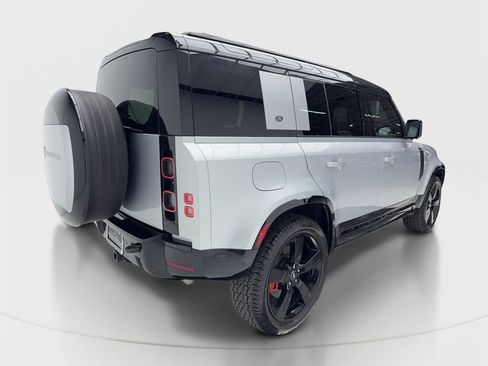 Used 2024 Land Rover Defender 110 X AWD/4WD image 9