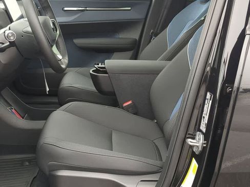 Used 2025 Volvo EX30 Plus w/ Protection Package Premier image 15