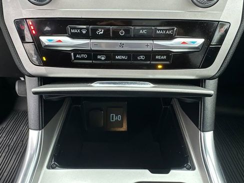 Certified 2022 Ford Explorer XLT w/ Equipment Group 202A image 38