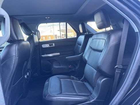 Used 2023 Ford Explorer Limited w/ Limited Technology Package image 11