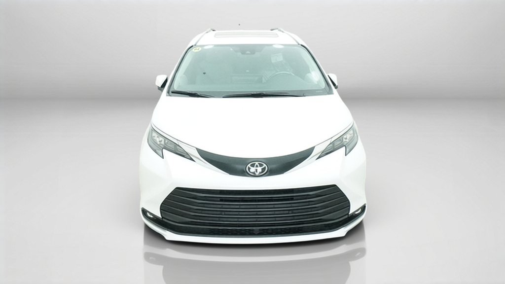 New 2026 Toyota Sienna XLE FWD image 16