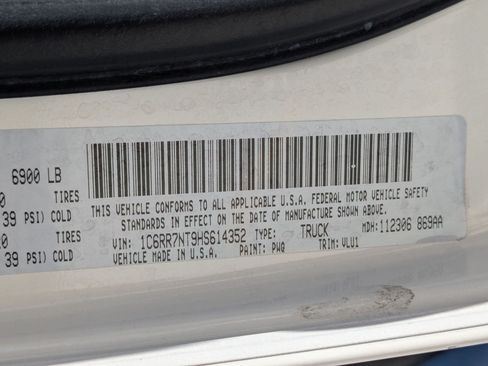 Used 2017 RAM 1500 Laramie AWD/4WD image 30