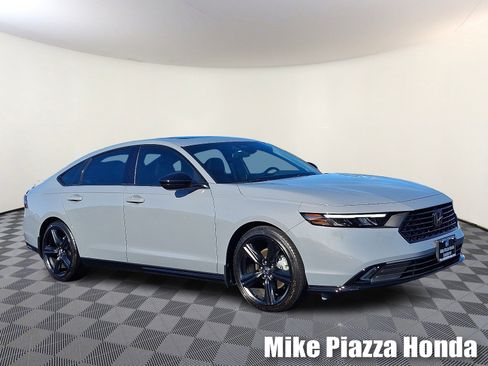 Used 2025 Honda Accord Sport image 1