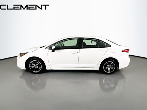 Used 2022 Toyota Corolla LE image 6