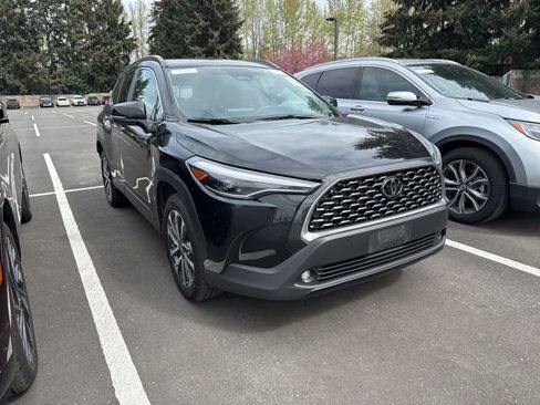 Used 2024 Toyota Corolla Cross XLE image 2