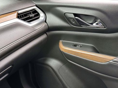 Used 2018 GMC Acadia SLE AWD/4WD image 19
