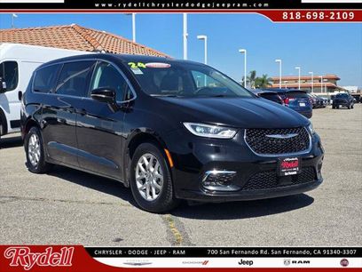 Certified 2024 Chrysler Pacifica Touring-L