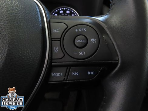 Used 2022 Toyota RAV4 XLE Premium image 16