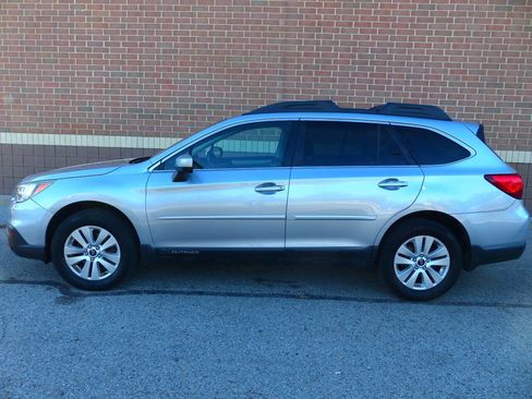 Used 2016 Subaru Outback 2.5i Premium image 6