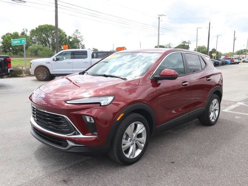 Used 2024 Buick Encore GX Preferred image 3