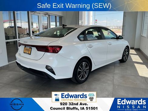 Used 2023 Kia Forte LXS w/ LXS Technology Package FWD image 9