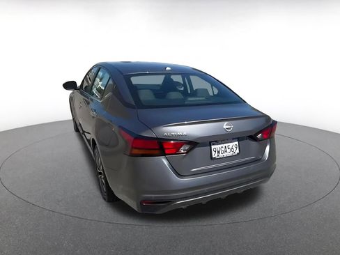 Used 2025 Nissan Altima 2.5 SV image 11