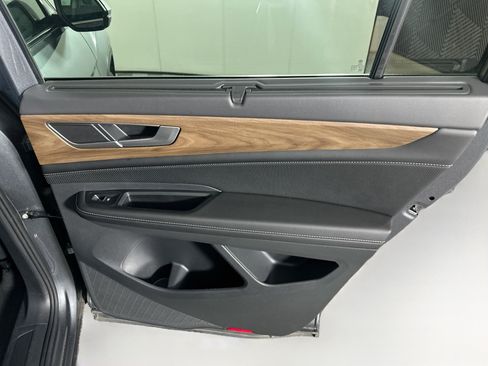 Used 2025 Volkswagen Atlas SE FWD image 30