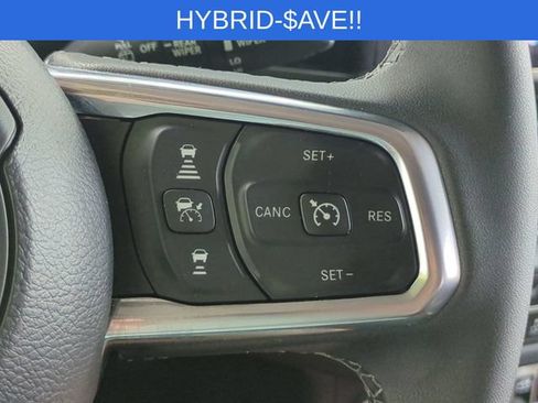 Used 2025 Jeep Wrangler Unlimited Sahara AWD/4WD image 18