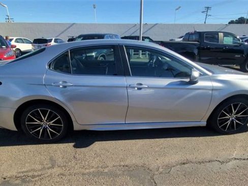 Used 2024 Toyota Camry SE image 9