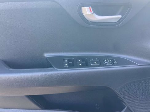 Used 2023 Kia Rio S FWD image 17