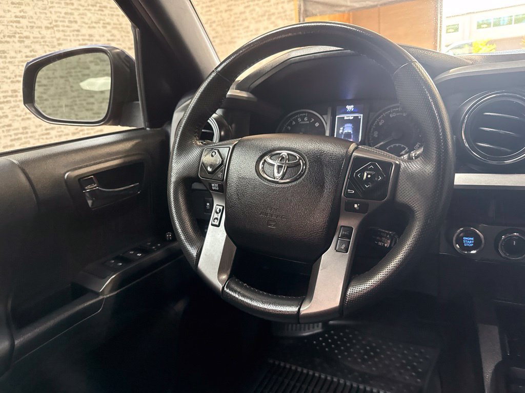 Used 2022 Toyota Tacoma TRD Sport AWD/4WD image 17