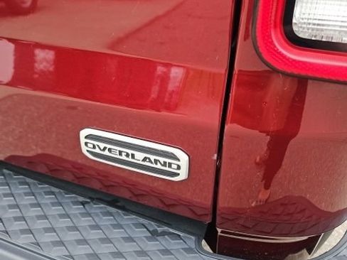 Used 2022 Jeep Gladiator Overland w/ Cold Weather Group AWD/4WD image 7