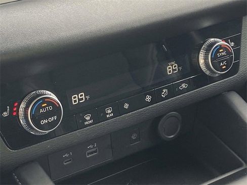 Used 2024 Mitsubishi Outlander SE image 29