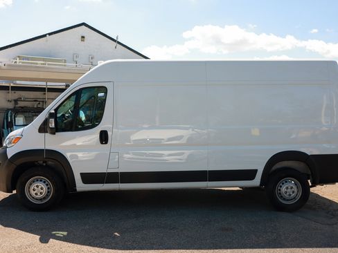 Used 2025 RAM ProMaster 2500 w/ Convenience Group FWD image 4