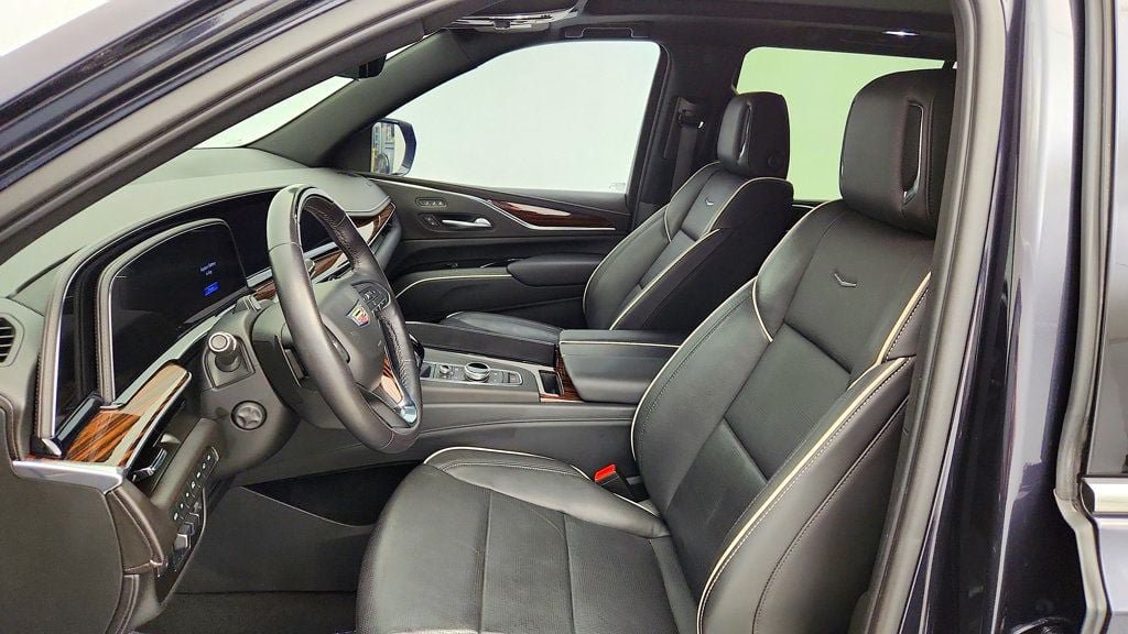 Used 2022 Cadillac Escalade Premium Luxury w/ Performance Package AWD/4WD image 21