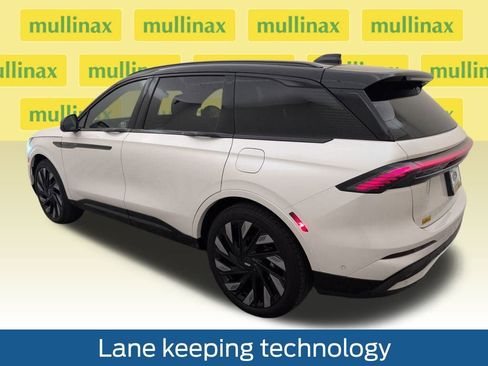 Used 2024 Lincoln Nautilus Reserve w/ Equipment Group 203A image 10