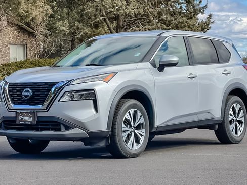 Used 2023 Nissan Rogue SV image 9