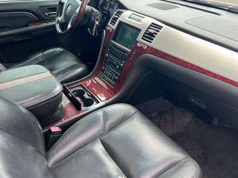 Used 2009 Cadillac Escalade AWD image 17